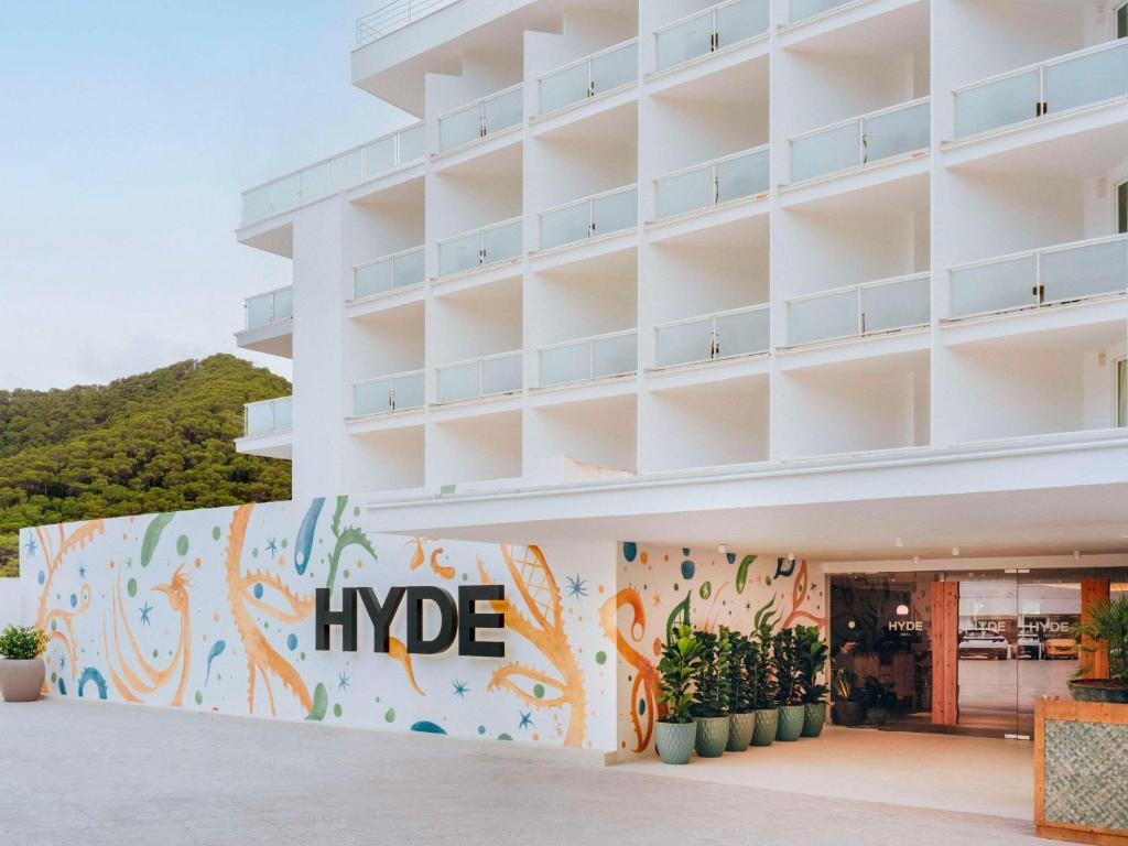 Hyde Ibiza - Hotels with Pools in Ibiza