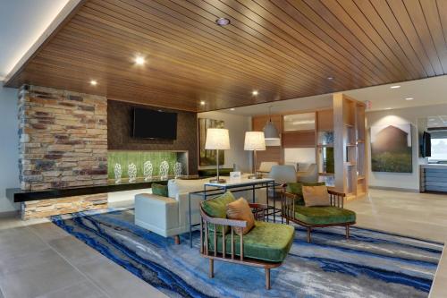 hotels with suites in Indiana