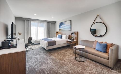 Ayres Hotel Vista Carlsbad - Best Hotels with Free Breakfast in San Diego, CA