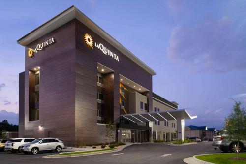 hotels with suites in Georgia