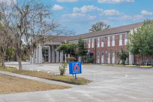 hotels with suites in Ocala