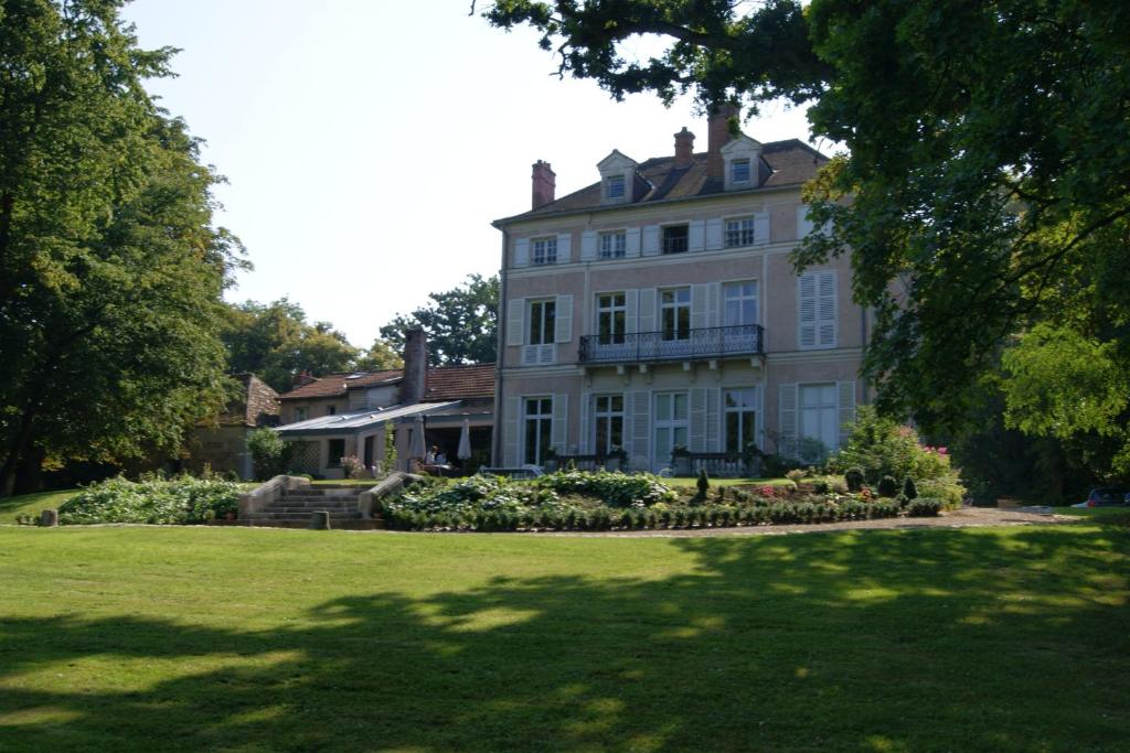 Le Chateau De La Vierge - Best Hotels in Ile de France