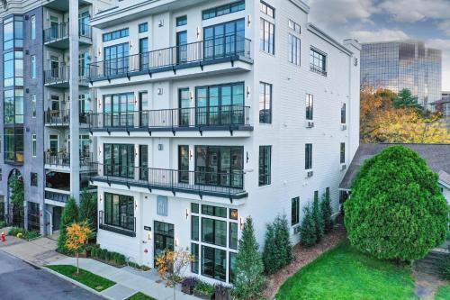 121 Hotel by AvantStay Modern Comfort in Nashville's West End - Best Hotels in Tennessee