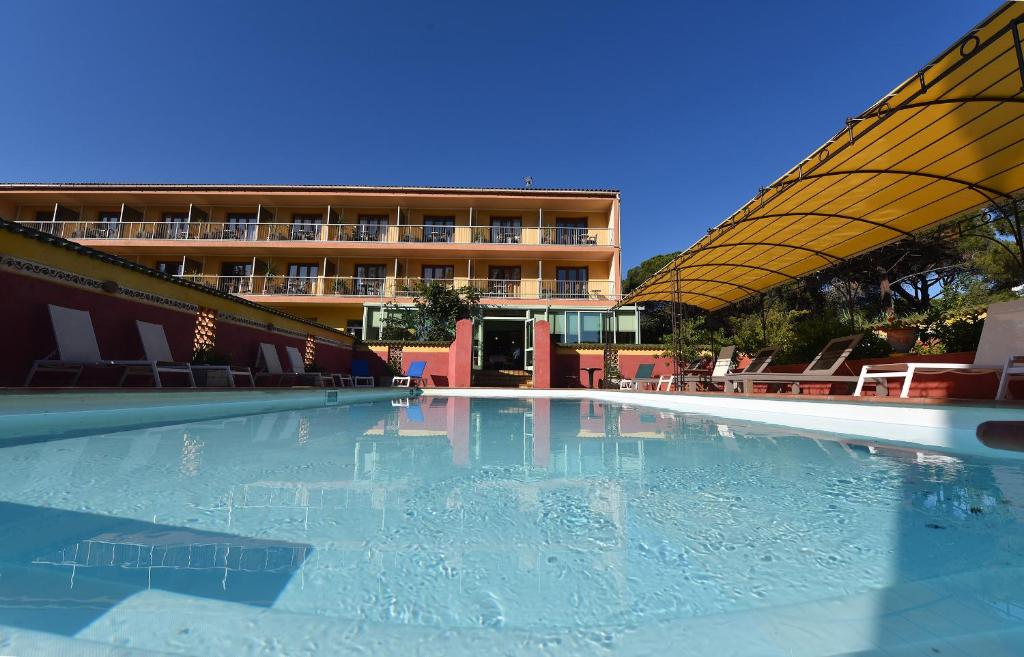 Hotel Cyrnea - Best Parking Hotels in Nice