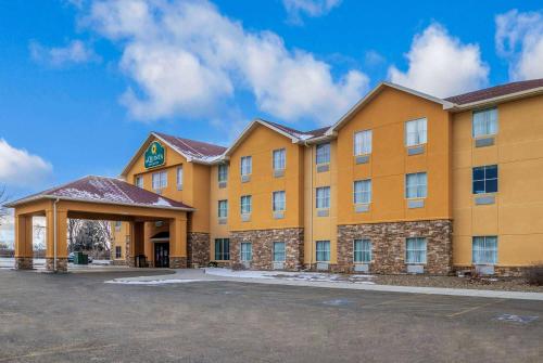 hotels with suites in Montana