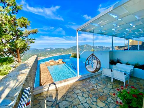 Zeus Throne Suites