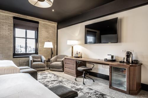 Bottleworks Hotel