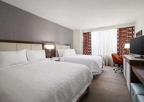 Hampton Inn Glendale Milwaukee, Wi - Best Hotels with Free Breakfast in Milwaukee, WI
