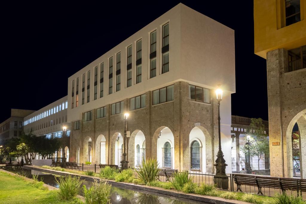 Six Hotel Guadalajara Degollado - Best Pool Hotels in Guadalajara