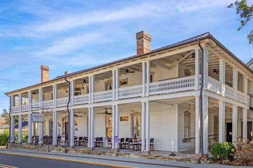 The Colonial Inn