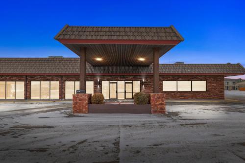 hotels with suites in Emporia