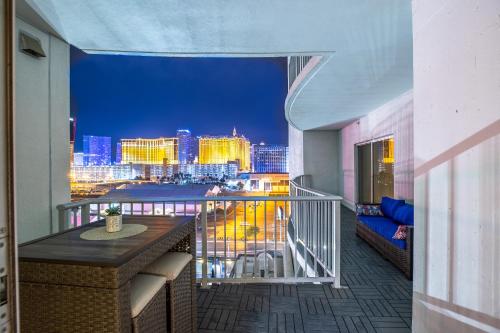 2100 SqFt Penthouse Suite W/ Strip Views! POOL GYM