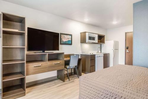 WoodSpring Suites Jacksonville Campfield Commons