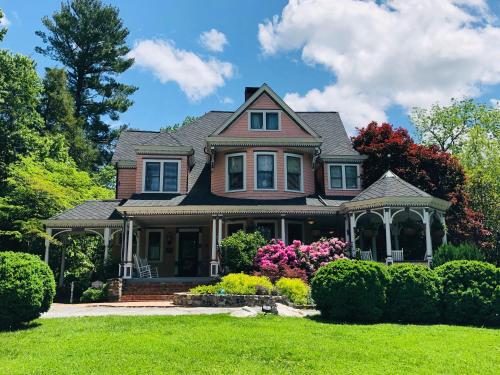 Beaufort House Inn - Best Hotels with Free Breakfast in Asheville, NC