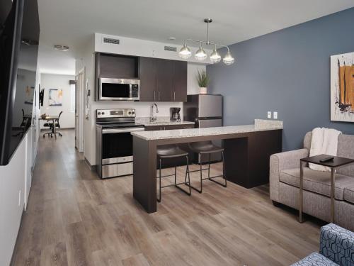 hotels with suites in South Carolina