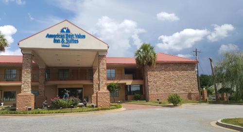 hotels with suites in Hampton