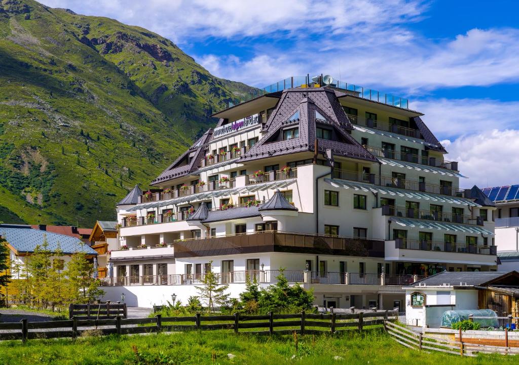 Hotel Alpenland - Best Fitness Hotels in Innsbruck