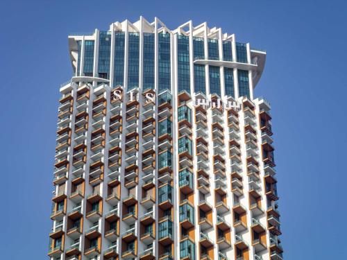 SLS Dubai Hotel & Residences - Hotels with Pools in Dubai