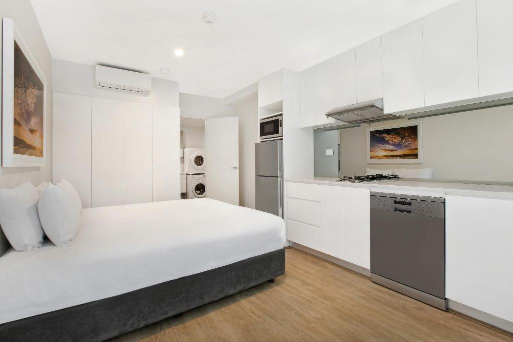 Bondi Beach Studios Suite - Best Pool Hotels in Sydney