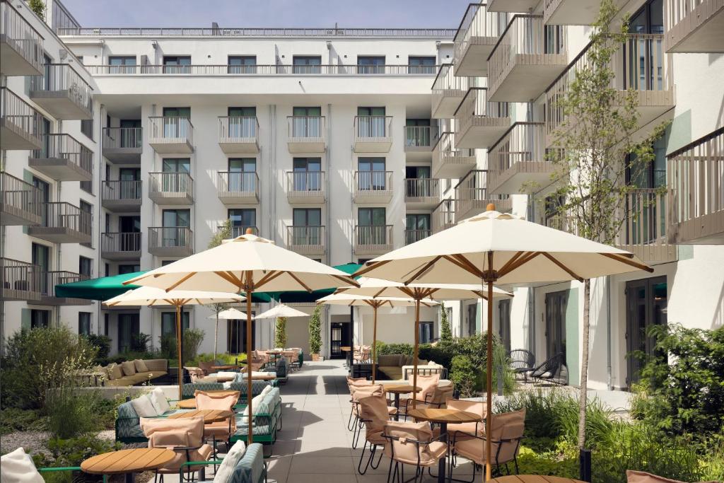 Schwan Locke - Best Hotels in Munich