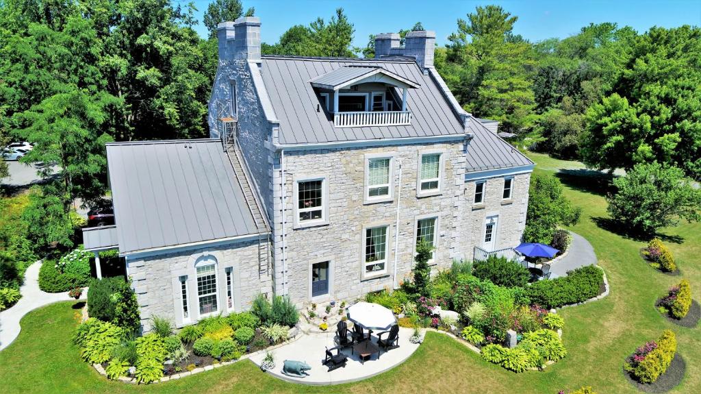 All Suites Whitney Manor - Best Hotels in Ontario