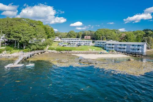 Smuggler's Cove Inn - Best Hotels in Boothbay Harbor