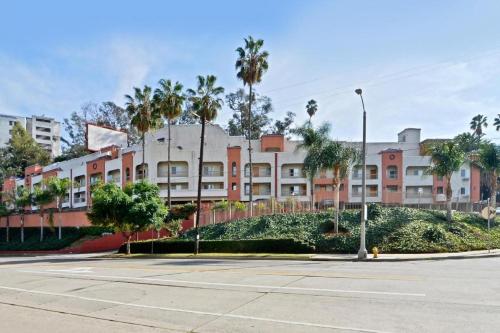 hotels with suites in Los Angeles