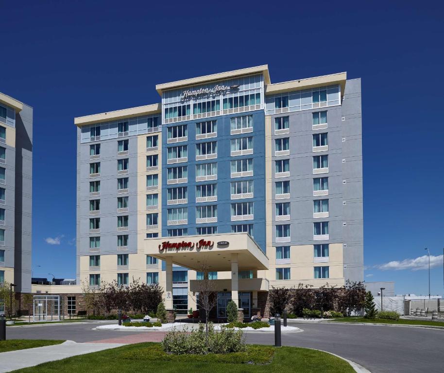 Hampton Inn by Hilton Calgary Airport North - Best Hotels with Airport Shuttle Service in Calgary