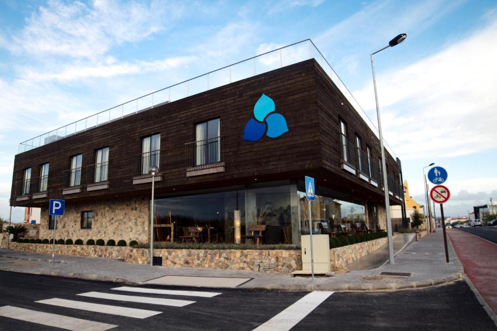 Surfers Lodge Peniche - Best Hotels in Peniche