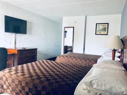hotels with suites in Troy