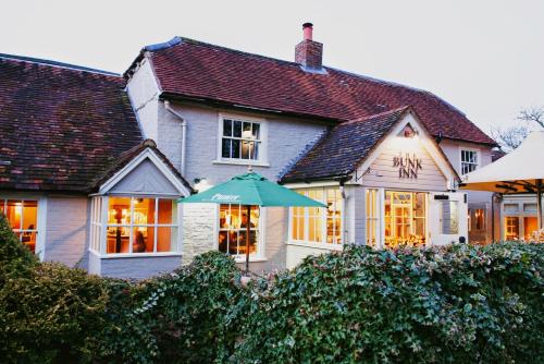 The Bunk Inn - Best Hotels in Berkshire