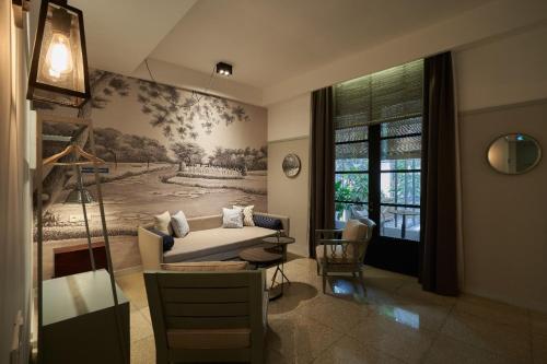 Lamandau House