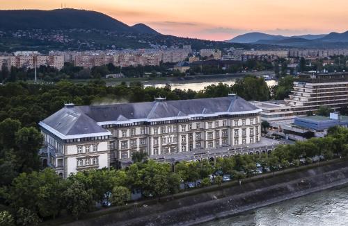 Ensana Grand Margaret Island - Best Pool Hotels in Budapest