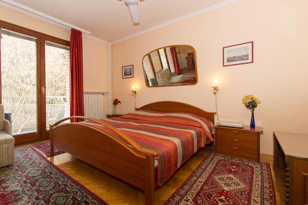 Budavar Bed and Breakfast - Best Hotels with Free Breakfast in Budapest