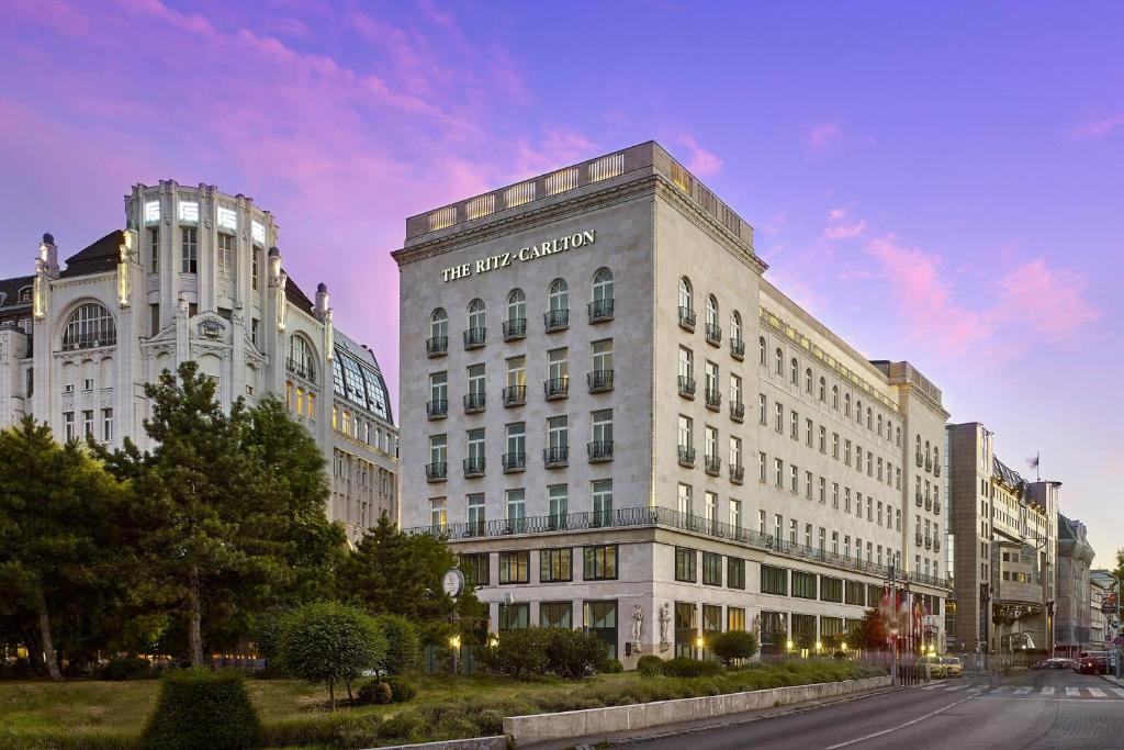 Al Habtoor Palace Budapest, Preferred Hotels & Resorts - Budapest Hotels with Pools