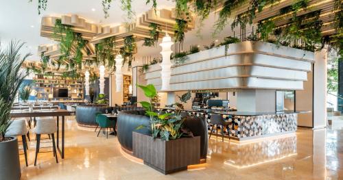 Ilunion Valencia 4 - Best Pool Hotels in Valencia