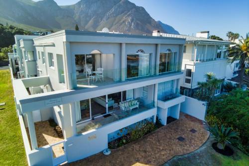 Hermanus Beachfront Lodge - Solar Power - Best Hotels in Hermanus