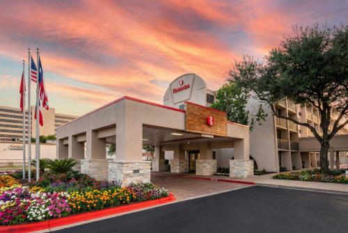 Ramada by Wyndham Austin South - Best Pool Hotels in Austin, TX