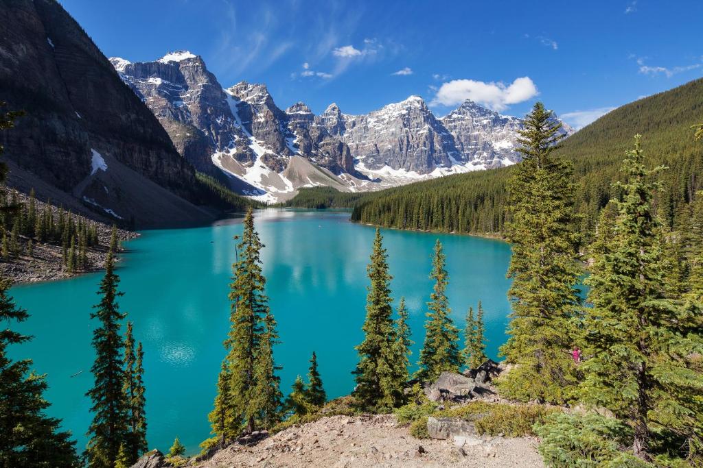 Moraine Lake Lodge - Best Hotels in Alberta