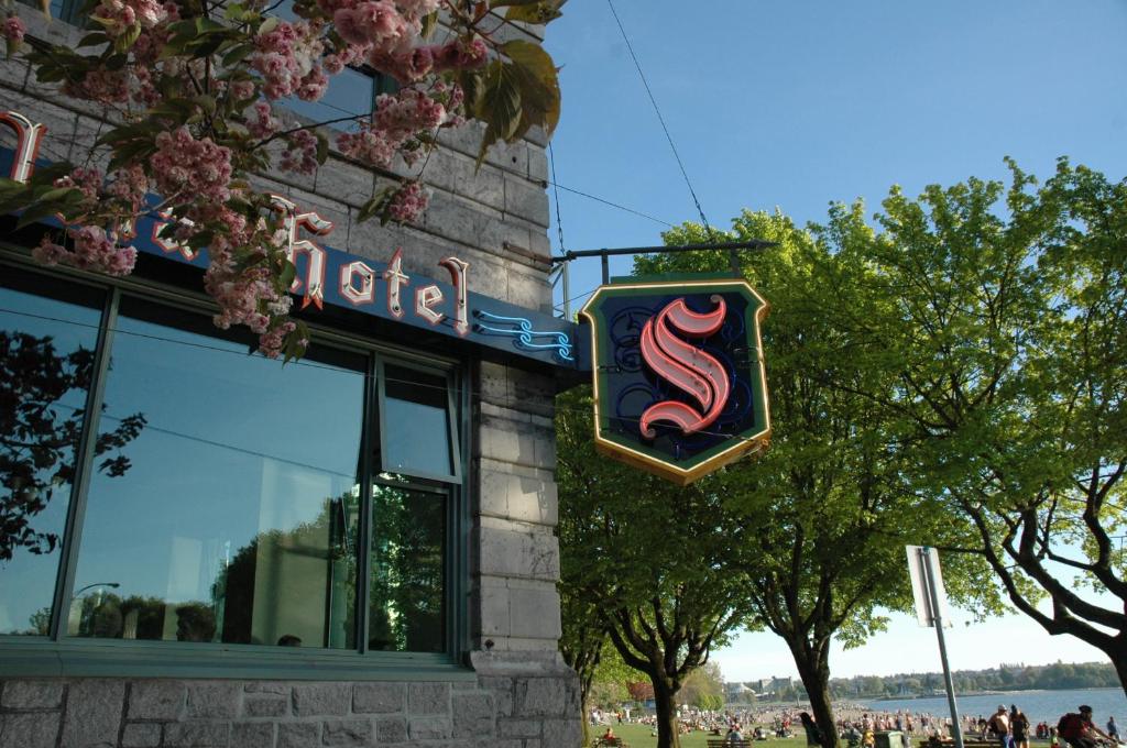 The Sylvia Hotel - Best Hotels in Vancouver