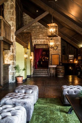 Old Stone Inn Boutique Hotel - Best Pool Hotels in Niagara Falls