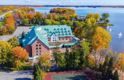 Chateau Vaudreuil - Best Parking Hotels in Canada