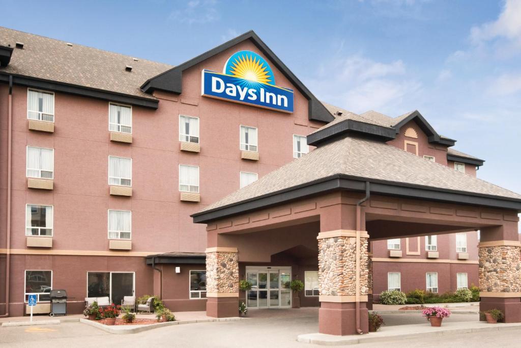 Days Inn by Wyndham Calgary Airport - Best Hotels with Airport Shuttle Service in Calgary