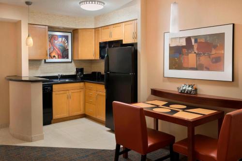 Residence Inn by Marriott Toronto Downtown/Entertainment District - Best Hotels with Free Breakfast in Toronto