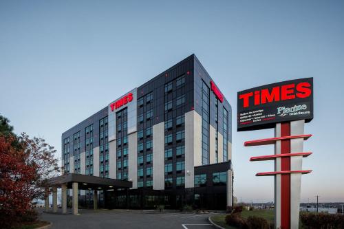 Grand Times Hotel - Best Pool Hotels in Quebec