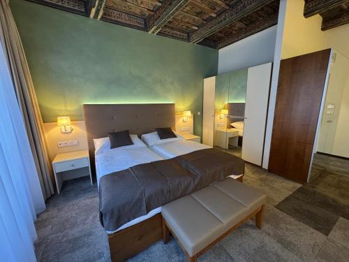 The Golden Wheel Hotel - Best Hotels in Prague