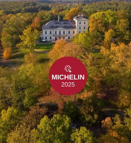 Chateau Mcely - Best Parking Hotels in Czechia