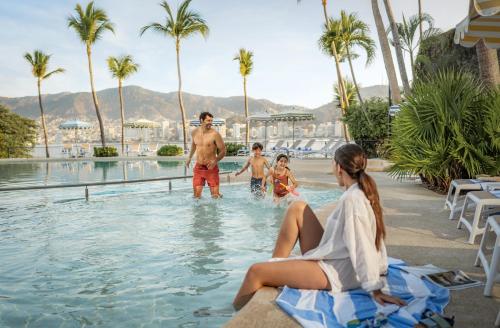 Park Royal Beach Acapulco - All Inclusive - Best Pool Hotels in Acapulco