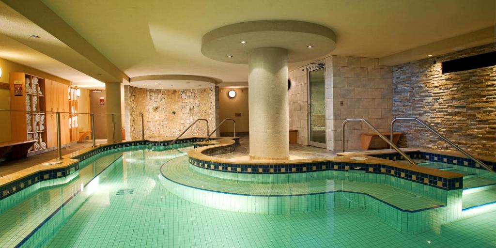 Banff Caribou Lodge and Spa - Best Spa Hotels in Banff