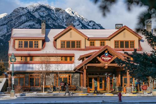 Banff Ptarmigan Inn - Best Pet-Friendly Hotels in Banff